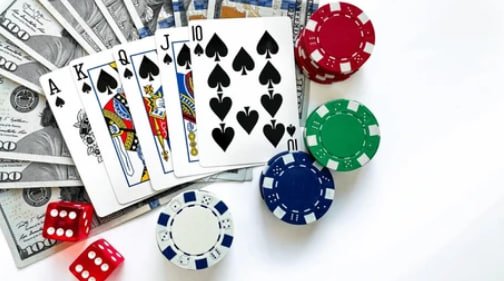 Meja live casino dengan dealer profesional menyajikan berbagai permainan kartu untuk pemain